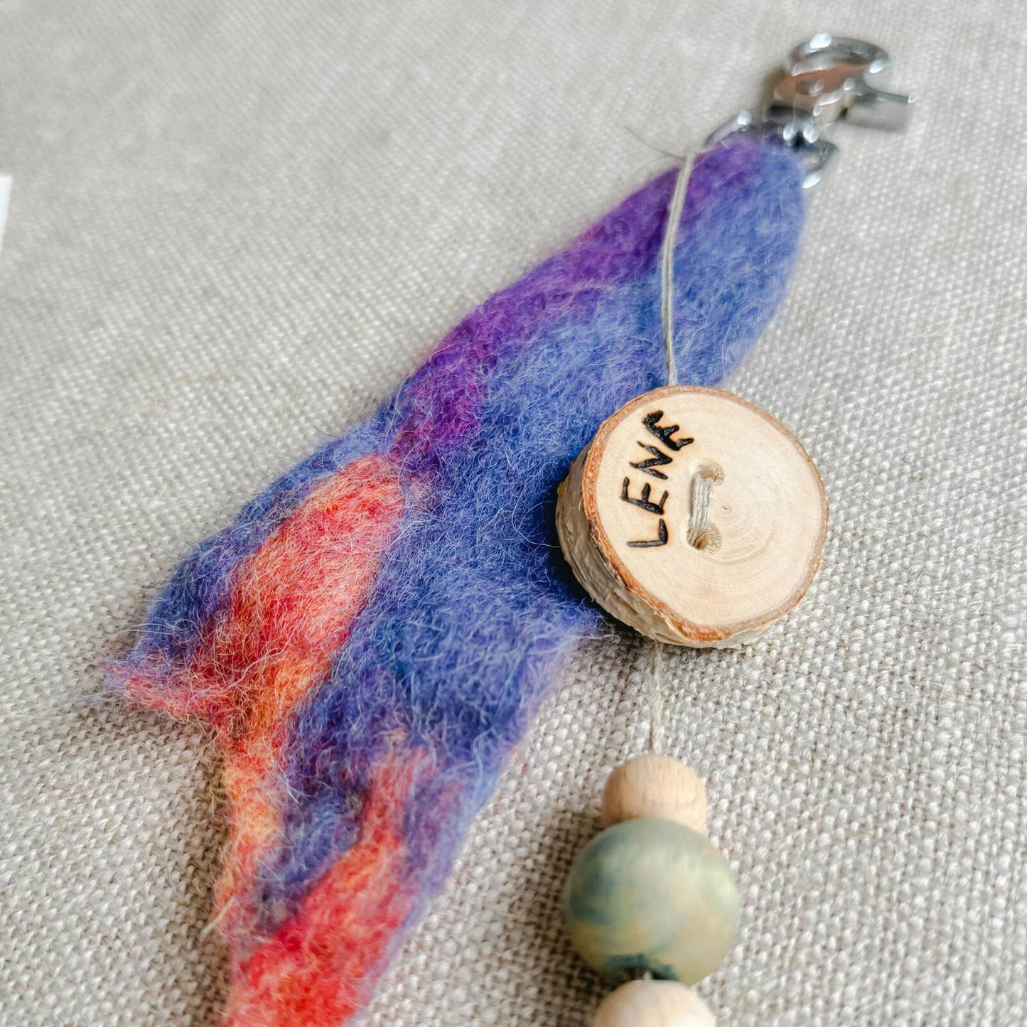 Schlüsselanhänger als fertiges DIY-Projekt, kreatives Filzset für Kinder und Erwachsene.