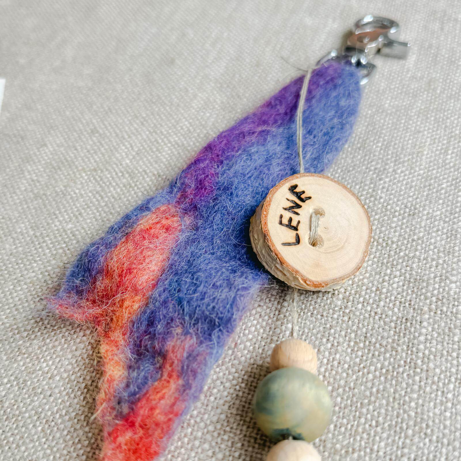 Schlüsselanhänger als fertiges DIY-Projekt, kreatives Filzset für Kinder und Erwachsene.